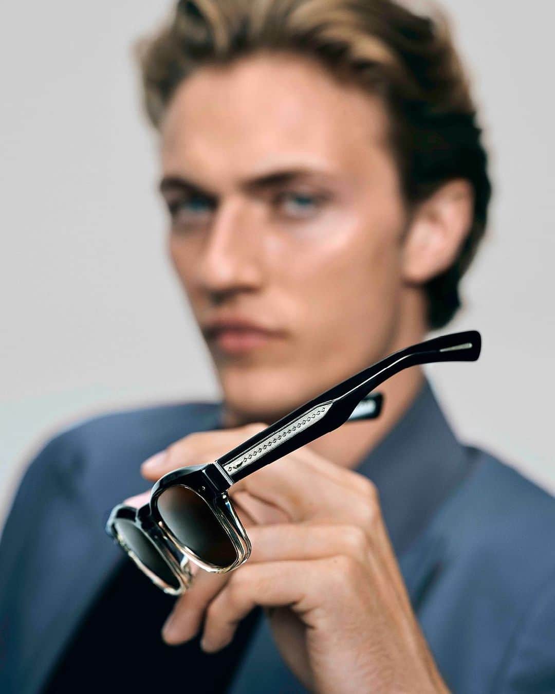オリバーピープルズのインスタグラム：「Discoverable design codes. MAYSEN.⁠ #OliverPeoples Fall 2023⁠」
