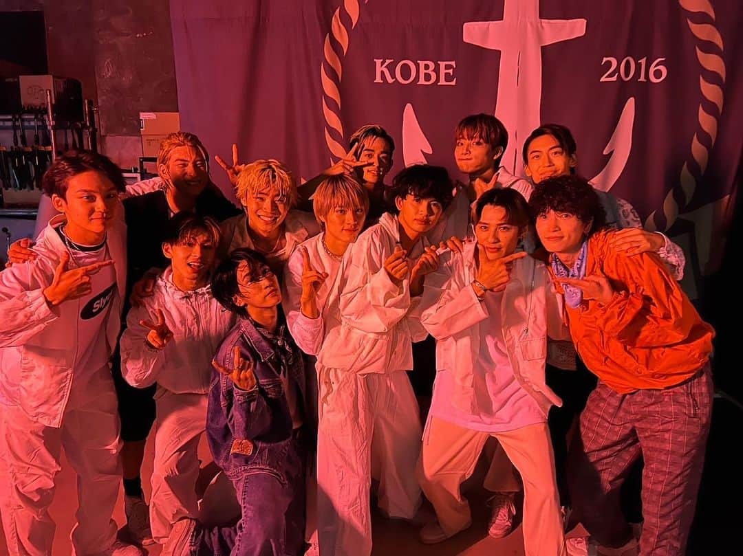 山下永玖/EIKUのインスタグラム：「KOBE SWISH ありがとう😊  WATWINGのみんなと！ やっとThe Practice Of Love聴けた！ エグすぎた🤩  #神戸 #SWISH #WATWING」