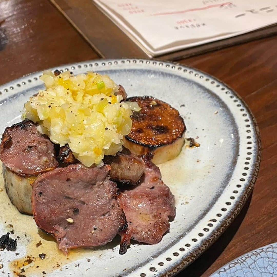 福地夏未さんのインスタグラム写真 - (福地夏未Instagram)「🥚 やっとちゃんと食べに来れたカルボ みんながよくインスタに載せてるこのカリカリぐるぐるのやつ食べたかったの🍽️ 中身のお魚がしっとりで最高だった〜🐟 なんといってもタルタルがめちゃくちゃ美味しかったから、 タッパーに詰めて持ち帰りたい笑  _ #カルボ #学芸大学グルメ #学大グルメ #ちゃっかりワイン2本 #ビールだいあも飲んでる #飲みすぎ #食べ過ぎ」9月30日 22時53分 - natsuminmin19