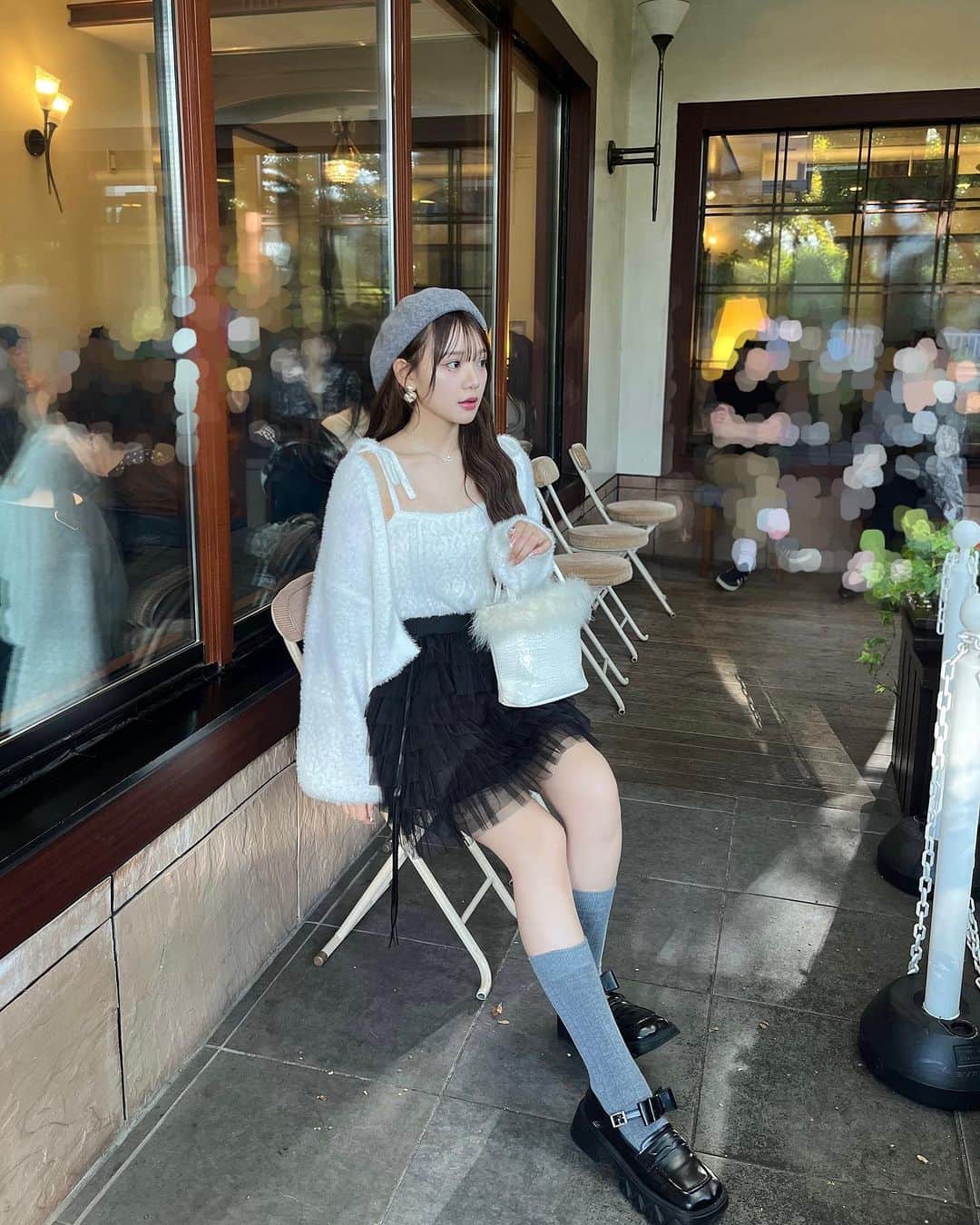 古澤里紗さんのインスタグラム写真 - (古澤里紗Instagram)「#PR 🎀'' #アプレジュール #ふーりーこーで . . .  わーーーん、涼しくなってきたね( > < )💕 嬉しい嬉しいよ〜 秋が季節の中で一番好きっっ  もこもこ萌え袖は、あざとい女の必須アイテム✊🏻💕'' アプレジュールはプチプラフレンチガーリーでみんなにオススメしたいブランドですよう  秋のフレンチガーリーも楽しみだっ 沢山お洋服載せていこーーと  #ZOZOでしか買えない #アプレ部 #フレンチガーリー」9月30日 22時45分 - fuuuuu_ri