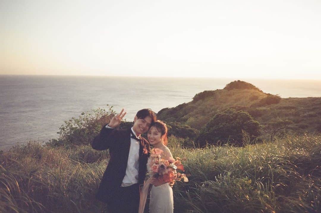 mizukiさんのインスタグラム写真 - (mizukiInstagram)「私の大事な人☺️ 6.7枚目はfilmcameraでお互いを撮り合った写真。 二人ともとってもいい顔してる🔒 ㅤㅤㅤㅤㅤㅤㅤㅤㅤㅤㅤㅤㅤ #filmcamera#ウェディングフォト#伊豆#日韓夫婦#한일부부#フィルム」9月30日 22時50分 - mizukidrop