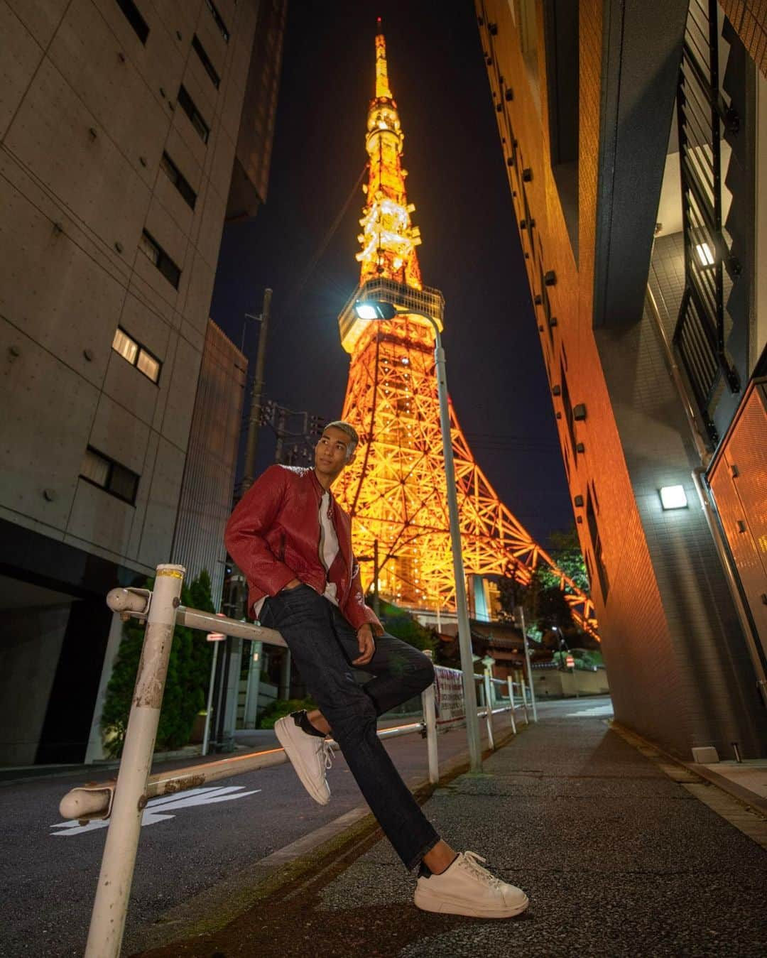 澤井一希さんのインスタグラム写真 - (澤井一希Instagram)「去年の今頃やってたsilver&gold hair👱🏾‍♂️ またチャレンジしてみたいな〜！✨  皆さんはどんなカラーが好きですか？🌈  #silver #gold #haircolor  #パリコレ #モデル #俳優 #澤井一希 #人生を笑ってサバイブするオトコ  #ウントコの民」9月30日 22時50分 - _kazukisawai