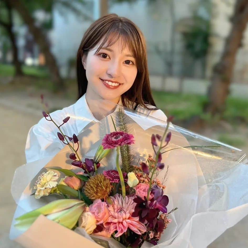芥田愛菜美のインスタグラム：「. @jcom_sakai 【LIVEニュース】 いつもは月曜日MCを担当してましたが、 昨日は番組放送最終回のMCをさせて頂きました。 1年半ありがとうございました。 生放送の情報番組のMC、初めてのことばかりで 振り返ったらずっとテンパってた気がするけど 最後は楽しくお届けできるようになりました。 ゲストの方々に支えて頂いた場面も多々あります。 番組を通して出会えた皆さん、ありがとうございました。 そしてまた、どこかでお会いしましょう！ 沢山堺地域の良さを知っているので これからも私にできることは していきたいなと思っています。 これからもどこかで見かけて頂けるよう頑張ります！ 改めて本当にありがとうございました♡  10月からは生放送番組ではなく 週更新の【ジモトトピックス】が放送されます。 また私は引き続き堺局では【長っと散歩】に 出演します。今後とも宜しくお願いいたします🌷」