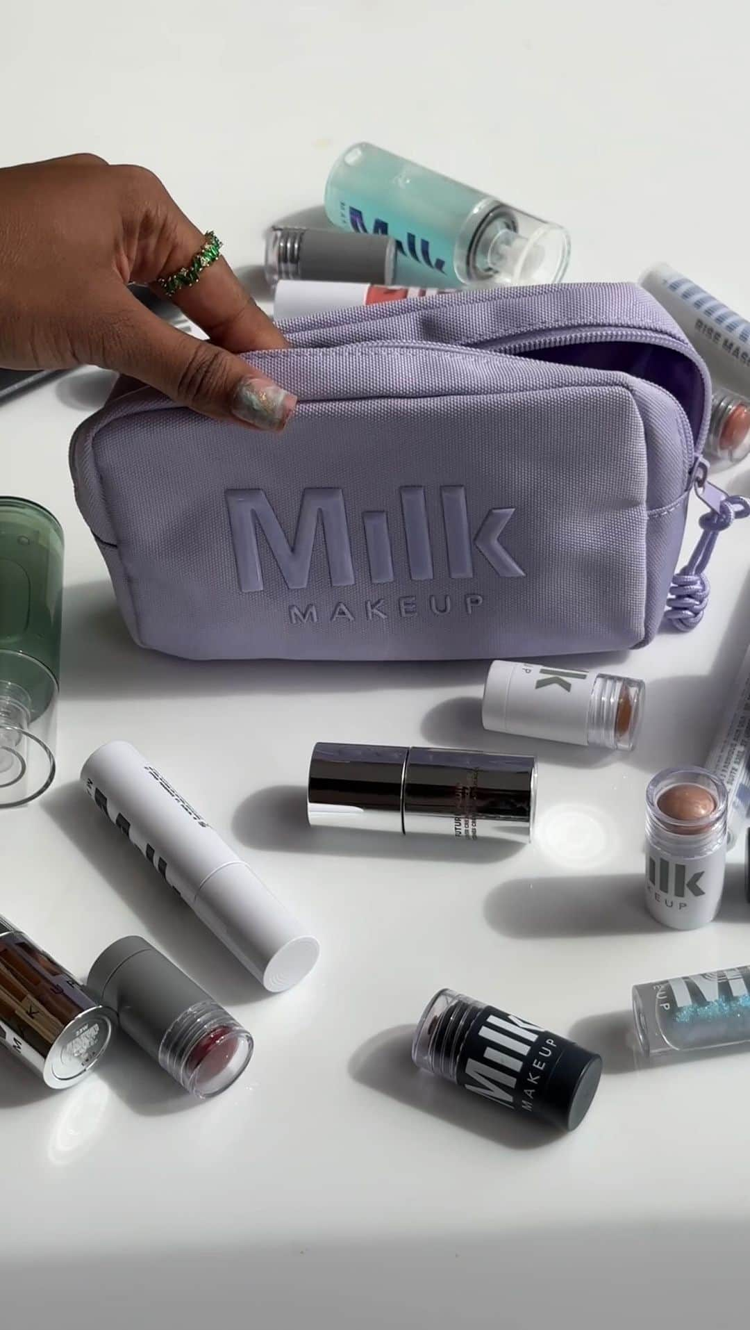 Milk Makeupのインスタグラム：「Now’s the time to update your beauty stash for fall 😏🍂 this weekend only, get 20% off all your faves—no minimum!—with code HEYFALL at checkout on MilkMakeup.com 🛒 Offer ends 10.01. #holidayshopping #fallsale」