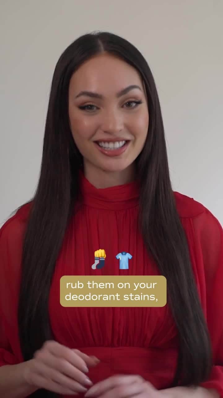 イリス・ミトゥネールのインスタグラム：「Stain on your favorite dress? No problem! 🫗👗 ⁠ Keep watching to learn some of @rbonneynola 's favorite stain removal hacks! Comment down below your favorite hacks! ⬇️」