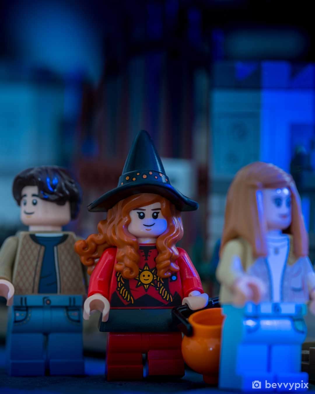 LEGOさんのインスタグラム写真 - (LEGOInstagram)「Hocus pocus, our favorite witches in focus!   📸 @bevvypix from @StuckinPlastic, @the_aphol and @archiminibricks from @BrickCentral & @by_a.n.n.a from @StuckinPlastic  #LEGO #AFOL #ToyPhotography」9月30日 23時01分 - lego