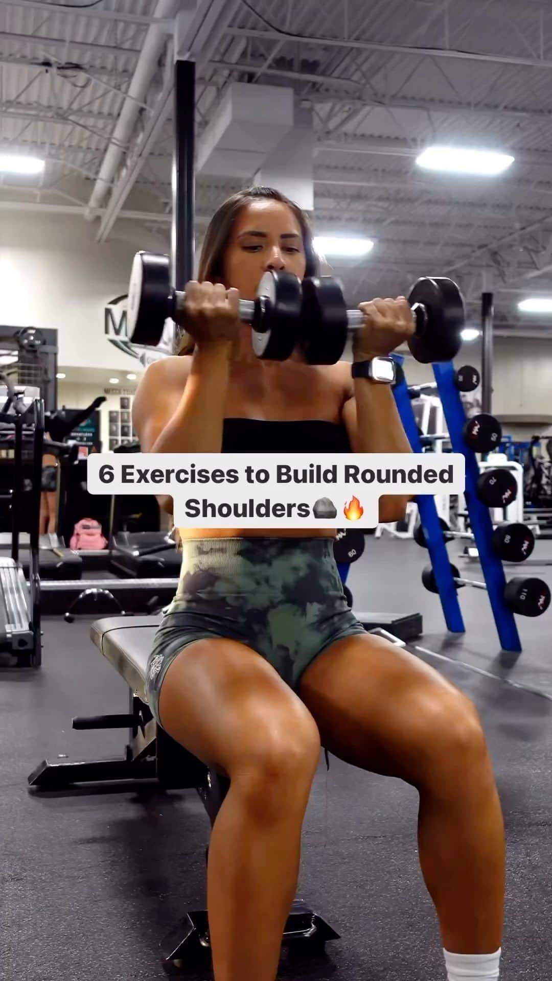 Squatsのインスタグラム：「6 Exercises To Build Rounded Shoulders 🔥 @kzfetters  - 1. Arnold press 2. Alternating front raises 3. Incline rear delt flys 4. Alternating shoulder press 5. Upright rows 6. Lateral raises - #squats #legs #glutes #fitness #gym #workout #fitnessmotivation #fit #motivation #bodybuilding #training #health #healthylifestyle #gymlife #gymmotivation #healthy #muscle #fitnessmodel #exercise #shoulderworkout #fitnessjourney #fitfam」