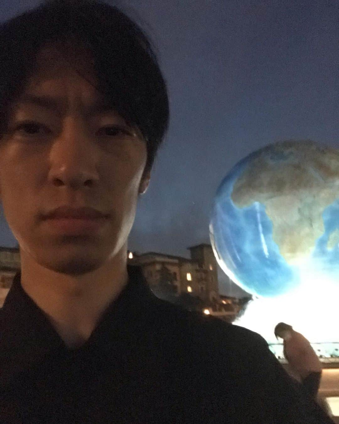 朝地亮介さんのインスタグラム写真 - (朝地亮介Instagram)「8月の写真たち #ハチ公前ボディ #べーやんと試写会 #NHKの楽屋の意味わからん場所で寝だす原田さん #真べぇさんお寿司ご馳走さまでした #オールザッツにて個性なしお #花谷フラペチーノ #伝説のナンパ師 #バッテリィズエース #ケビンスコンボイ #1人ディズニー」9月30日 23時06分 - snufkins_asaji