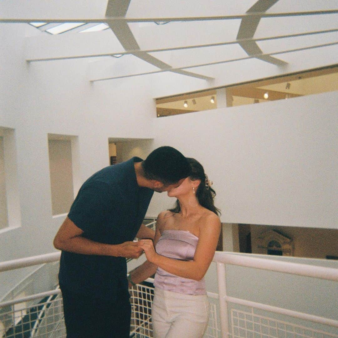 ノラ・フラットレーのインスタグラム：「My college sweetheart🤍  Fate brought us together, I am forever grateful for this blessing and getting to experience life with you.   You have the kindest heart and are the embodiment of unconditional love. I don’t know how I got so lucky. I’ll love and cherish you forever🩷   LETS GET MARRIED!!!」