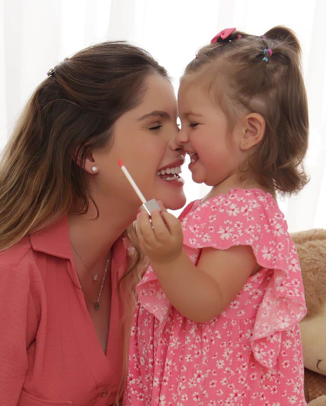 バーバラ・エバンスのインスタグラム：「Minha princesa, mamãe sempre sonhou em ter você.  Mas tenho que admitir que Deus caprichou. Nunca pensei que eu pudesse ser tão feliz. Obrigada por ter me escolhido 💕 Mamaezinha promete estar sempre com você!  Eu te amo mais que tudo nessa vida!!   Foto: @mp_for_baby」