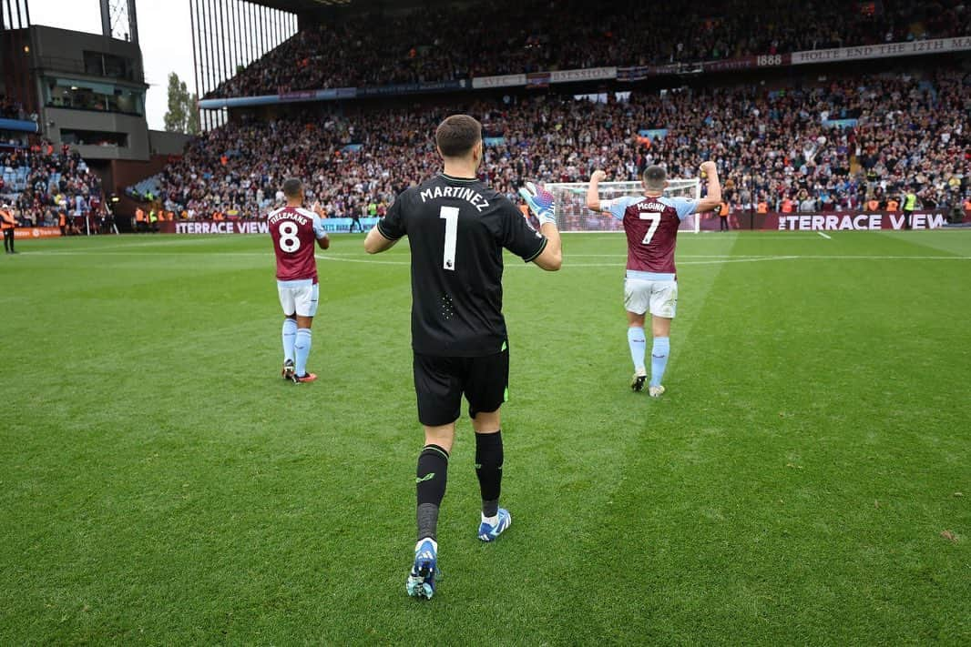 ダミアン・マルティネスさんのインスタグラム写真 - (ダミアン・マルティネスInstagram)「Six of the best!! Villa park 🔥💜」9月30日 23時13分 - emi_martinez26