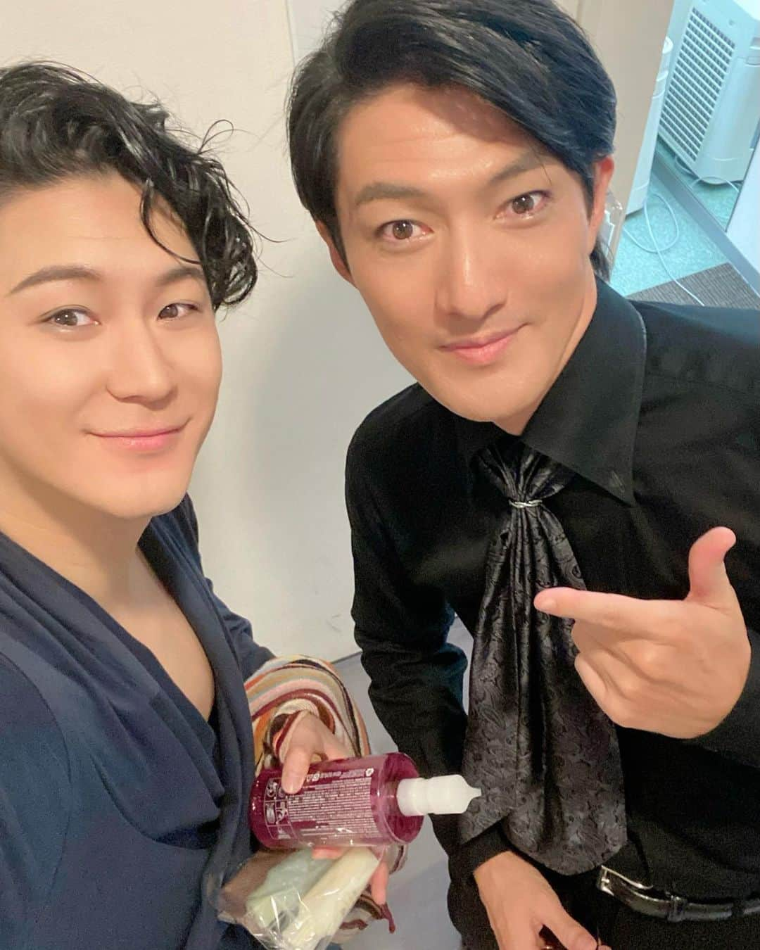 小野田龍之介さんのインスタグラム写真 - (小野田龍之介Instagram)「.  『M.クンツェ&S.リーヴァイの世界』 シアタークリエ・ミュージカルコンサート  先日全公演終えることができました！！  改めまして、、、  ご来場下さった皆様 心お寄せ下さった皆様 そして関わる全ての皆様 本当にありがとうございました✨🥹✨  コンサートというよりほぼ5作品のダイジェスト公演を演じるようなエネルギーが必要なショーでしたので、無我夢中に演じさせていただきました‼️  僕が担当させていただいた曲は、  モーツァルト！ 「僕こそミュージック」 「愛していれば分かり合える」with和音美桜/新妻聖子/昆夏美 「破滅への道」with佐藤隆紀 「影を逃れて」withアンサンブル  マリー・アントワネット 「私こそがふさわしい」 「世論を支配しろ」  エリザベート 「ミルク」withアンサンブル 「夜のボート」with涼風真世 「最後のダンス」withアンサンブル  でした。  敬愛するクンツェ&リーヴァイ作品に様々な形・歴史の中で関わってきた皆様と共にこのコンサートに携わりながら様々なことを思い魂も鍛えられ豊かになる日々でした！！  詳しいお話は10/1のFC配信イベントでお話できたらと思います。 皆様参加してね！ これを機にご入会もお待ちしてます✌️ ＊ ＊ ＊ #シアタークリエ  #ミュージカル  #コンサート   #エリザベート  #モーツァルト ！ #レベッカ  #マリーアントワネット  #レディベス   📸 #涼風真世  #花總まり  #和音美桜  #昆夏美   #城田優  #上口耕平   #宮原浩暢  #佐藤隆紀   #小野田龍之介」9月30日 23時27分 - ryunosuke_onoda