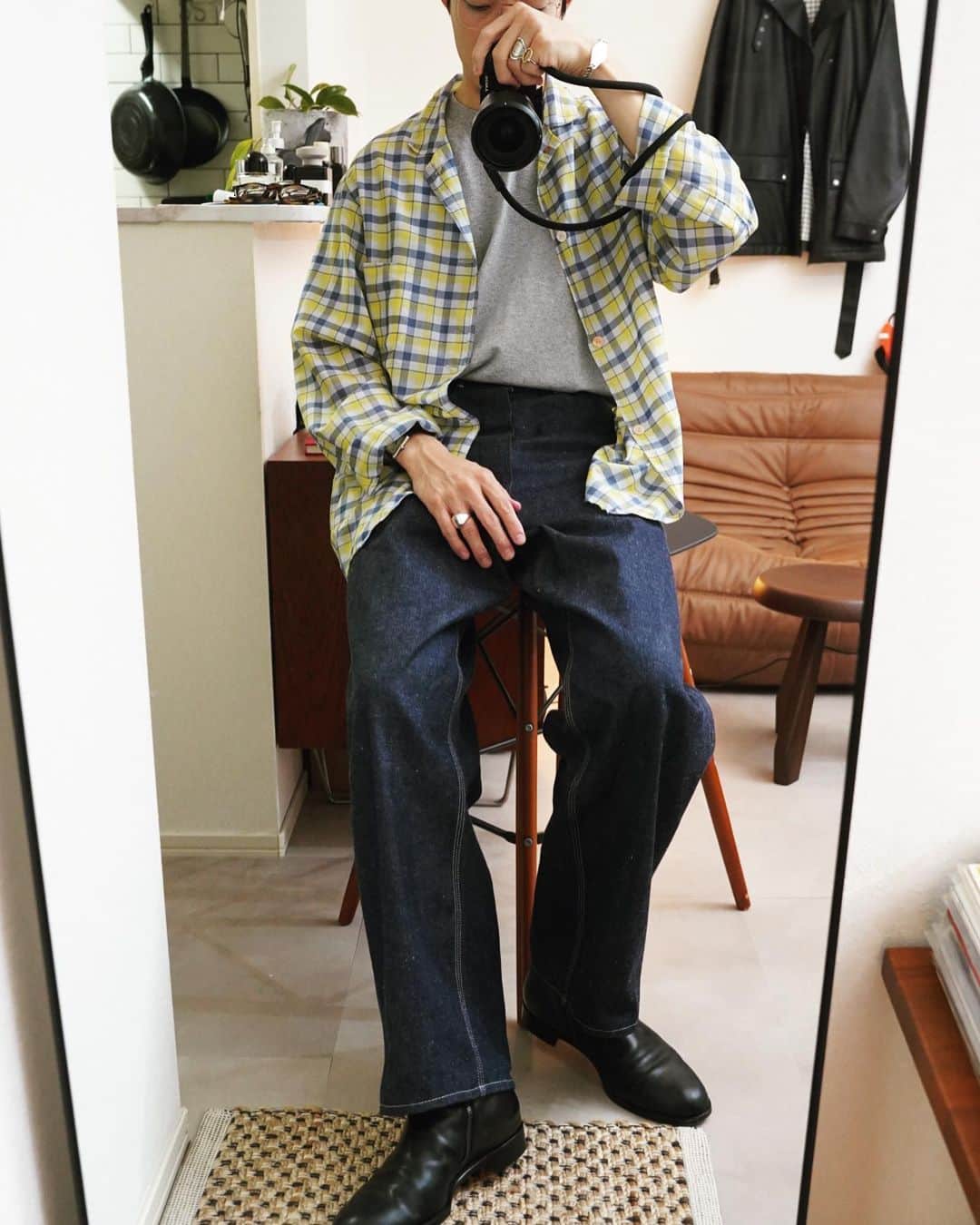 並木一樹のインスタグラム：「秋の服は楽しいですね☺️  マーティー柿の葉別注の綺麗なチェックシャツをグレーの霜降りのTシャツで合わせてみました。  formeのブーツはとても美しいですね。  先日からグレーTで合わせるのにハマってます。  jacket: @maatee_and_sons  tops: proclub pants: @a.presse_  shoes: @forme_official  eyewear: @haffmansneumeister   #COMOLI#apresse #デニム#leyuccas#アプレッセ #maateeandsons」