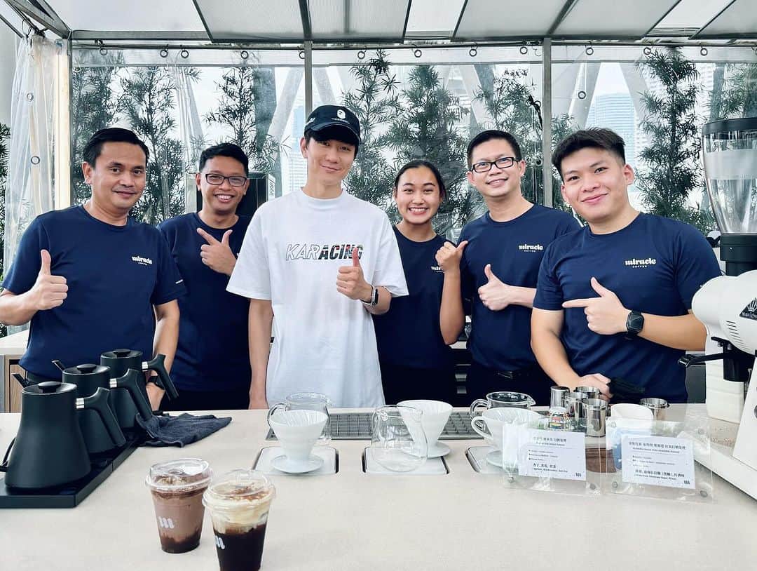 林俊傑のインスタグラム：「Final day for pop up, countdown to the upcoming FLAGSHIP STORE!  Kudos to the team for a great year of Miracle Coffee!  @miraclecoffeesg」