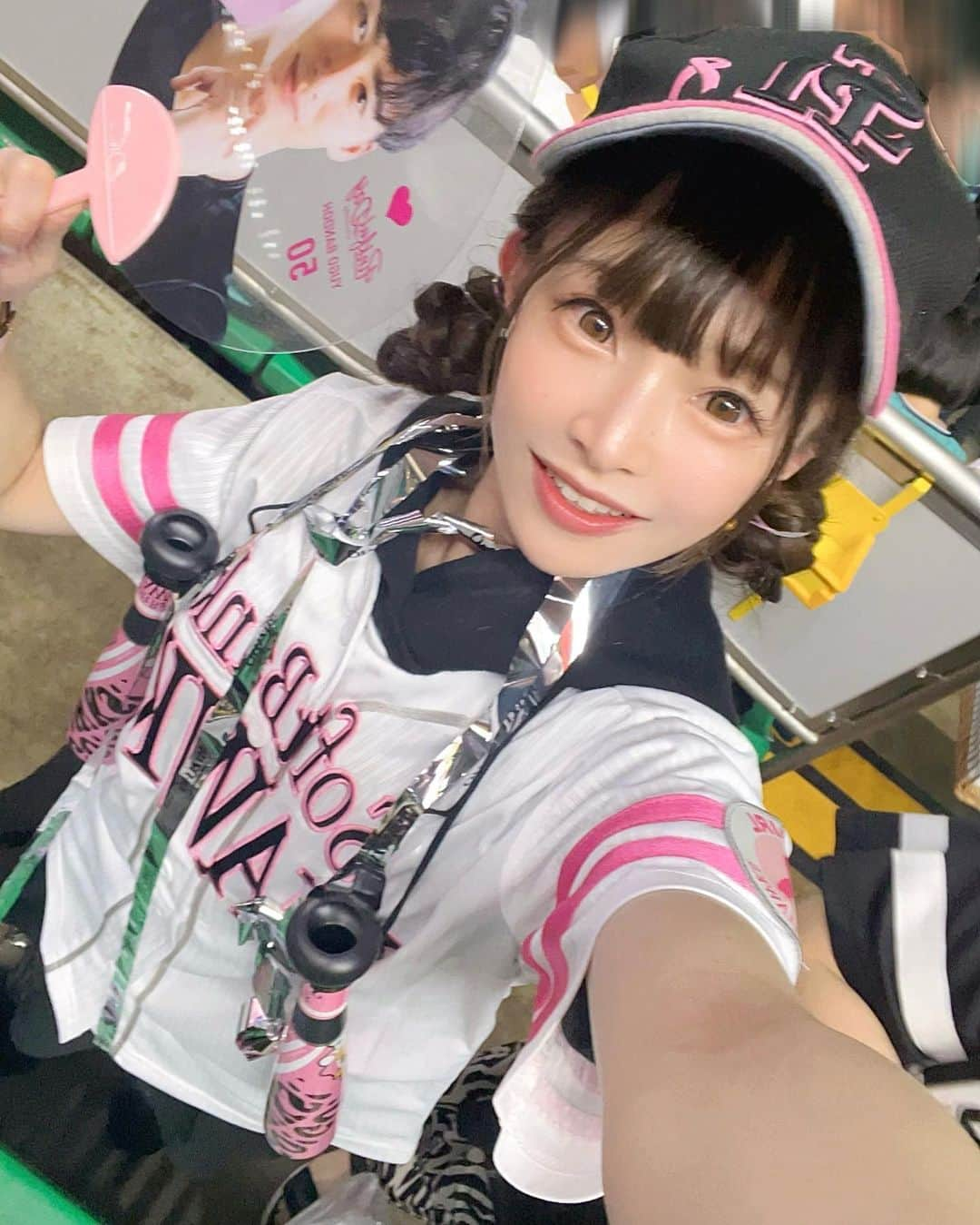 紗々木りんのインスタグラム：「🐰🩷⚾️ 2023.9.30 サヨナラたかほー＼(^o^)／  あきらぁぁぁぁあ❤️‍🔥❤️‍🔥  ９回裏、ギータからのAKIRAのHRは 感動しすぎた(ᐡ o̴̶̷̥᷄  ̫ o̴̶̷̥᷅ ᐡ)🩵🩵  最初の写真は二次会の🫶🏻 サヨナラの余韻がはんぱなかった！！  今日は応援席でバリバリ応援ꉂꉂ📢🐰  あいさん ありがとうございました❤️‍🔥❤️‍🔥 @aaaa_match_aaaa   レモンサワーは推しのちなつちゃんから🍋🩵 @chinatsu1277   テレビに映ったよって連絡が いっぱいきました🥹🩵 見つけてくれてありがとう…🥹🩵  応援がんばったから 勝ってほんとうにうれしかったよ！！  CS、PayPayドームでしようね🥹🩵  ×××  #sbhawks #softbankhawks  #ホークス #ホークスファン  #ソフトバンクホークス #野球  #タカガール #鷹ガール #野球女子 #インスタ野球女子 #paypayドーム  #野球観戦 #プロ野球 #baseball #福岡 #fukuoka #推し活」