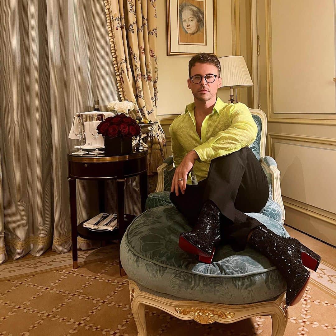 ブラッド・ゴレスキーさんのインスタグラム写真 - (ブラッド・ゴレスキーInstagram)「Putting’ on the glitz to celebrate Christian Louboutin in Paris 💎  Pants & shirt by @fendi  Boots by @louboutinworld」9月30日 23時33分 - bradgoreski