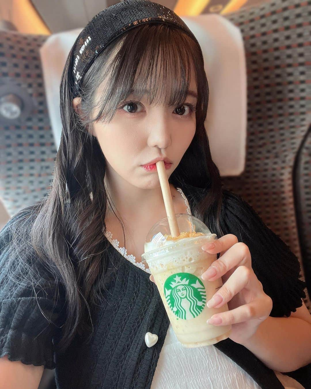 恋渕ももなのインスタグラム：「🧡おいも🧡  ♡  本当におさつバターフラペチーノ  好きすぎる😵‍💫💗  明日は大阪リリイベだから  もう大阪に来たよ〜︎🫶  関西のみんな明日のイベント  楽しもうね🥰  ♡  ⭐️大阪リリイベ⭐️ 🏢買取りまっくすさま  1⃣12:00〜 なんば店  2️⃣17:00〜日本橋店  1枚購入から特典盛りだくさんなので  ぜひぜひちょっと気になるなって人も  楽しませる自信あるから  ぜひ会いに来てください🥹💖💖💖  ♡  #恋渕ももな  #おさつバターフラペチーノ #starbucks #スタバ #スタバ新作 #フレンチガーリー #フレガリ」