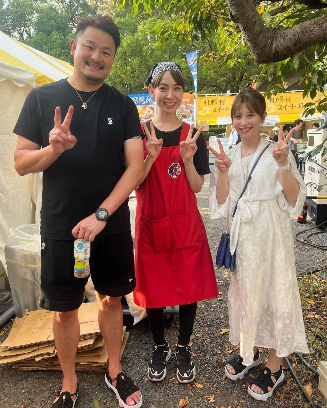 倉松里奈さんのインスタグラム写真 - (倉松里奈Instagram)「だいちゃんと代々木公園に🦑 北海道フェスやってて いかめし食べてきた😙💓 . 麻椰にも綺麗なママにもお友達にも会えて 話せて嬉しかった〜🥰💓 . 北海道フェスで色々食べたけど いかめしがダントツ美味しくて ダントツ並んでた😊❤️💓 倉松家みんな阿部商店のいかめしが大好き😙💓 . 二日酔いのだいちゃんを 連れ回して1万歩歩かせたら 最後無言になってた😏✌️ . #いかめし #阿部商店 #北海道フェス #ラブアース #ベトナム🇻🇳 #北海道 #代々木公園 #代々木 #🦑 #カニクリームコロッケ #蟹どこ？ってくらい蟹を感じられなかった。#驚き😳」9月30日 23時39分 - rinapuu818