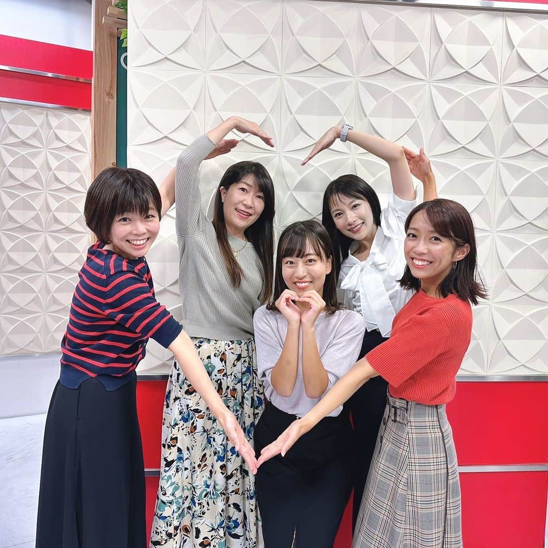 青木美奈実のインスタグラム：「＼10/1(日)は #メディアまつり ／  #南海放送 #愛媛新聞社 #愛媛CATV の 3つの会場で開催！  南海放送では アナウンサー大集合のステージイベントのほか、 アナウンサー体験ブースや VRで遊べるブースなどもあります！  あすはぜひ西堀端&城山公園で、 イベントを楽しむもよし 15台が集まるもぎたてキッチンカーマルシェで 美味しいものを食べるもよしの 賑やかな休日をお過ごしください☀️」