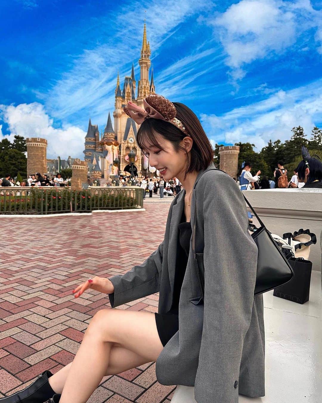 安田玲のインスタグラム：「⁡  🐭🎀  ⁡足に虫が来たかもって時の😂 ⁡ ⁡ ⁡ ⁡  #japan #モデル撮影 #カメラマン募集 #被写体モデル #vlogger #fashionstyle #ファッション#プチプラコーデ #ディズニー #ディズニーランド #インフルエンサー #disney #演技 #モデル #女優 #サロンモデル #f4f#followｍe #follow4followback #fyp #likeforlikes #like4likes #likeme #팔로우 #데일리록 #코디 #instagood #赞 #粉我 #时装」