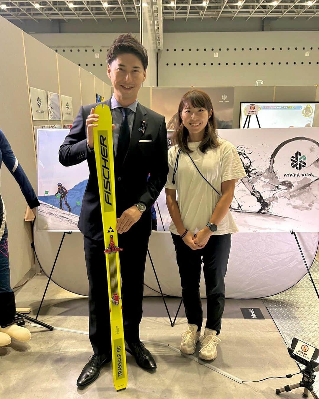 のインスタグラム：「【スキーモ】日本代表の上田あやか選手と🎿  皆さんはスキーモという競技を知っていますか？ 2026年ミラノ五輪から新採用となった新種目。  雪山の決められたコースで、急峻な斜面を登ったり、スキーで滑ったりして着順を競う過酷な競技。  私の仲間が理事長を務める「中央カレッジグループ」の学園祭にて上田あやか選手に初めてお目にかかりました。上田選手は今年から中央カレッジグループ所属となり、オリンピックに向けて日々活動•練習されています。  元気はつらつ、明るく素敵な笑顔の上田選手。 今後の活躍を心から祈念しています！」