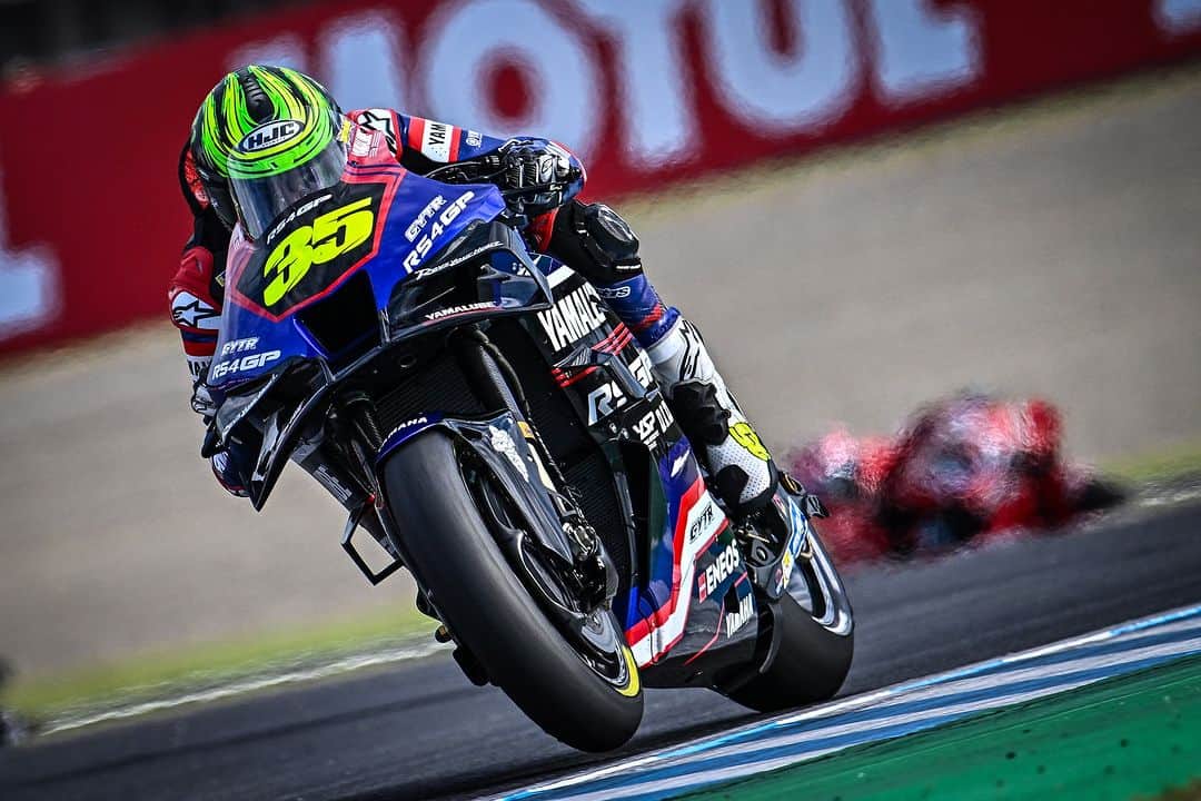 YamahaMotoGPさんのインスタグラム写真 - (YamahaMotoGPInstagram)「💬 @calcrutchlow, Grand Prix of Japanese - Sprint Result - 18th:  "Today was a difficult day, a lot more than yesterday. We were trying to use the soft rear tyre for duration for tomorrow in Free Practice 2, which we completed in a good way. Then, unfortunately, in qualifying we had a technical problem with one of the bikes. We were unable to get the front wheel changed in time to be able to profit and make a good lap time for the qualifyings. I was optimistic that I could have been further up the grid for the Sprint and the Race tomorrow. In the Sprint, unfortunately, I took a long-lap penalty because I kept touching in the green, which I never had to do before in my racing career - to have to do a long-lap penalty. It was good to be able to get some race situation and understand the mistakes it caused in a race situation being around the other riders. So, we gathered some data, this is very important. But it was not the best Sprint, and hopefully tomorrow we can look at which package we will race and be able to get some more data for the future."  #MonsterYamaha | #MotoGP | #JapaneseGP」9月30日 23時47分 - yamahamotogp