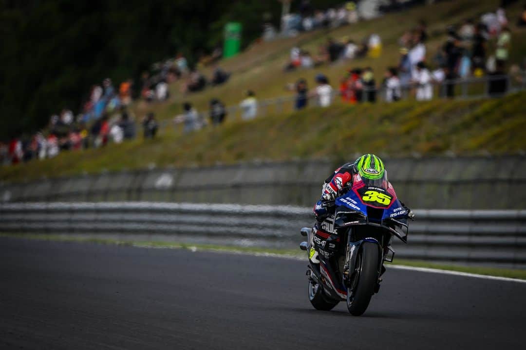YamahaMotoGPさんのインスタグラム写真 - (YamahaMotoGPInstagram)「💬 @calcrutchlow, Grand Prix of Japanese - Sprint Result - 18th:  "Today was a difficult day, a lot more than yesterday. We were trying to use the soft rear tyre for duration for tomorrow in Free Practice 2, which we completed in a good way. Then, unfortunately, in qualifying we had a technical problem with one of the bikes. We were unable to get the front wheel changed in time to be able to profit and make a good lap time for the qualifyings. I was optimistic that I could have been further up the grid for the Sprint and the Race tomorrow. In the Sprint, unfortunately, I took a long-lap penalty because I kept touching in the green, which I never had to do before in my racing career - to have to do a long-lap penalty. It was good to be able to get some race situation and understand the mistakes it caused in a race situation being around the other riders. So, we gathered some data, this is very important. But it was not the best Sprint, and hopefully tomorrow we can look at which package we will race and be able to get some more data for the future."  #MonsterYamaha | #MotoGP | #JapaneseGP」9月30日 23時47分 - yamahamotogp