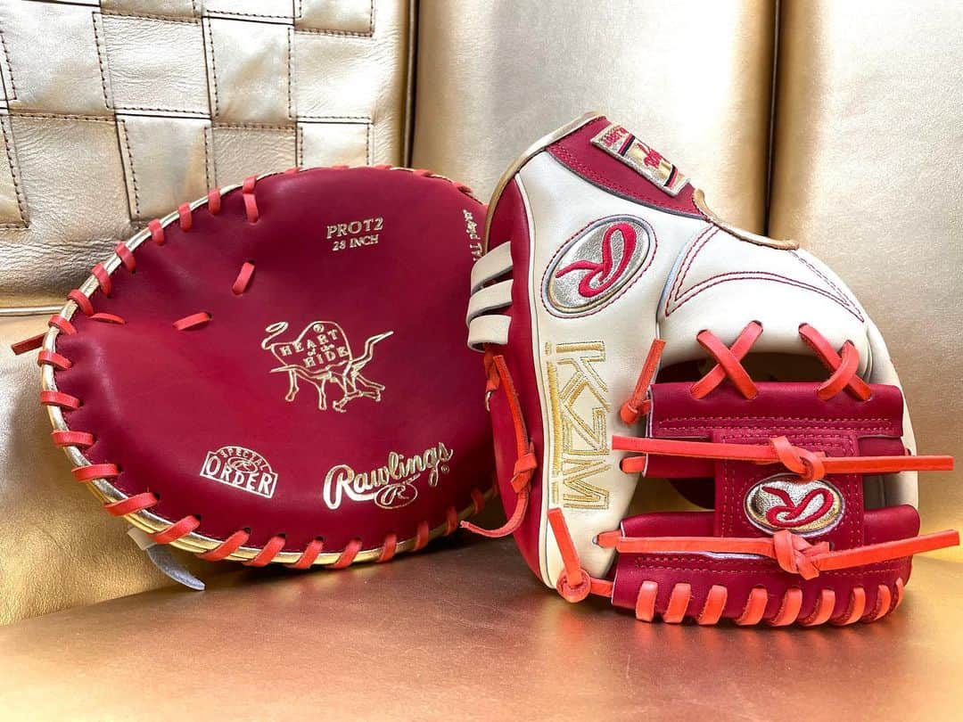 Rawlings Japanのインスタグラム：「読売ジャイアンツ 岡本和真選手モデル。  トレーニング用 グローブ トレーニング用 ミット  ゴールデングローブ賞獲得の裏には欠かせないグラブ！  #ローリングス  #rawlings #ゴールデングローブ賞 #読売ジャイアンツ #岡本和真 #トレーニング #グラブ #glove #lovemyglove」