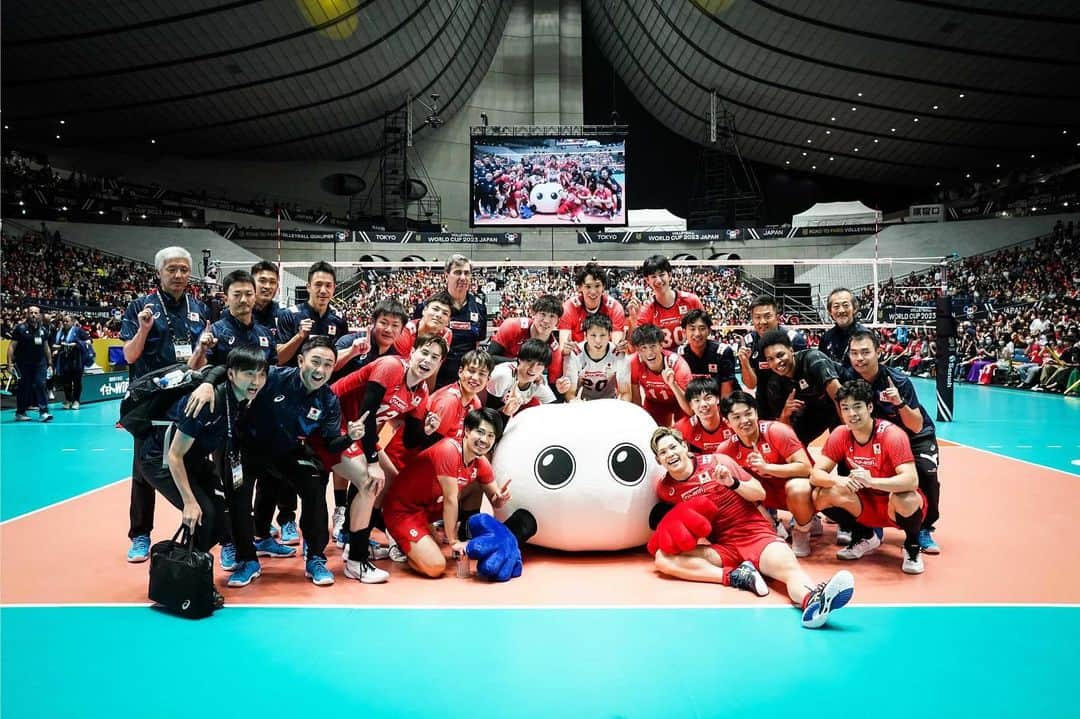 小野寺太志のインスタグラム：「… vs 🇫🇮 3-2 WIN !!! 皆さんの声援の力で勝てました💪 明日も応援よろしくお願いします！  📸 by FIVB.  #0930 #1勝目 #OQT #RoadtoParis #龍神NIPPON #明日はバボちゃんと写真撮れますように」