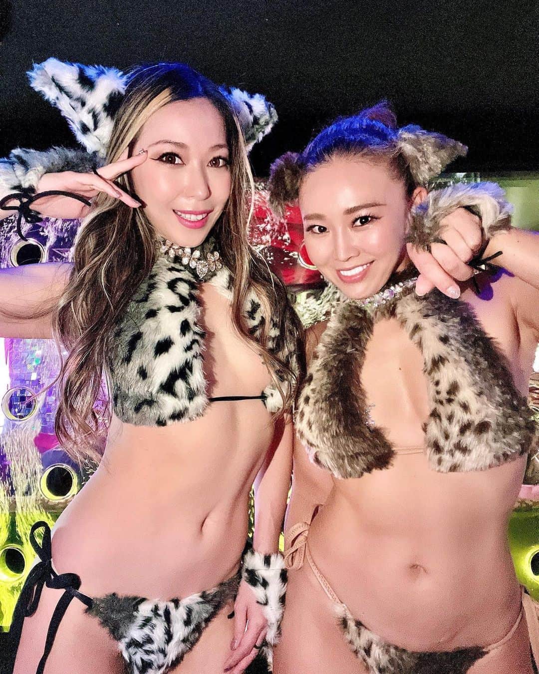 HiyamaKaoriのインスタグラム：「🖤🤍🤎🤍🖤🤍🤎🖤 @emypoledance と @hiyamaya0325 の アニマルビキニ着たよ😊 楽しいショータイムでした❤️  #桧山屋 #アニマルコスチューム #アニマルビキニ #猫 #猫耳 #ダンサー #ポールダンサー #japan  #japanese  #cat #cats  #animalcostume  #bikini」