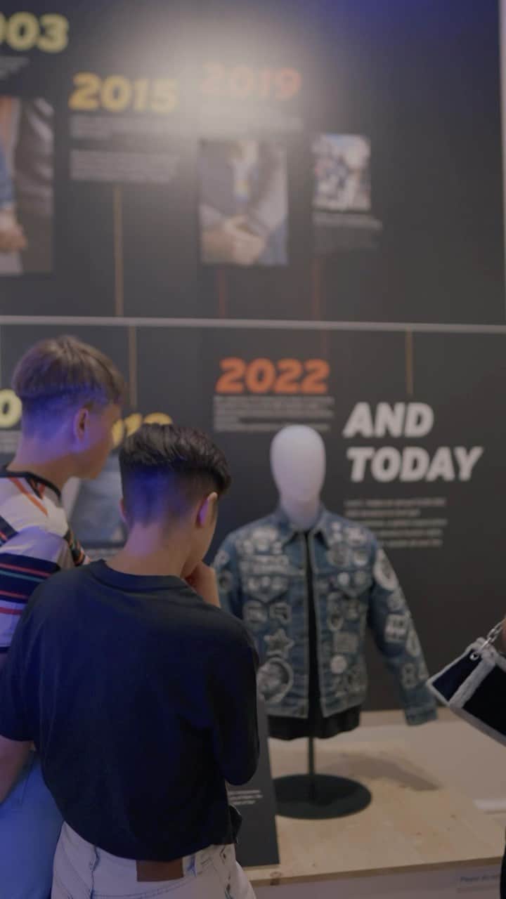 Levi’sのインスタグラム：「FROM THE LEVI’S® ARCHIVES: ICONS IN DENIM — A QUEER PERSPECTIVE  Join us at @queerbritain to explore iconic items from the Levi’s Archives in a never-seen-before exhibit! Thanks to all who showed up for our opening night 💙  The exhibition is free with no booking required from 9/29 - 10/12.」