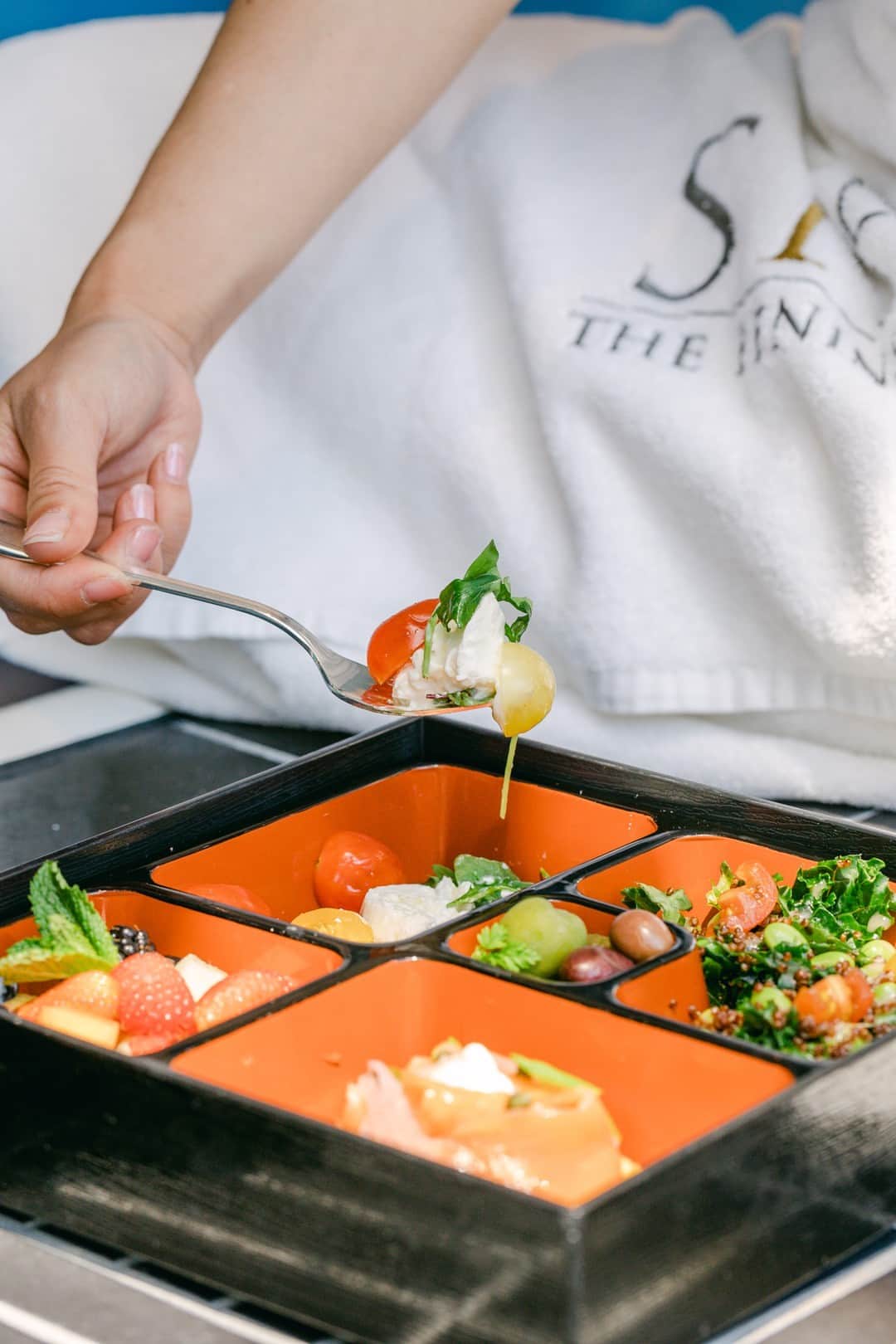 のインスタグラム：「With our Life Lived Best programme, self-care doesn't have to be indulgent.   #thepeninsulanewyork #lifelivedbest #nycdining #eatingwell」