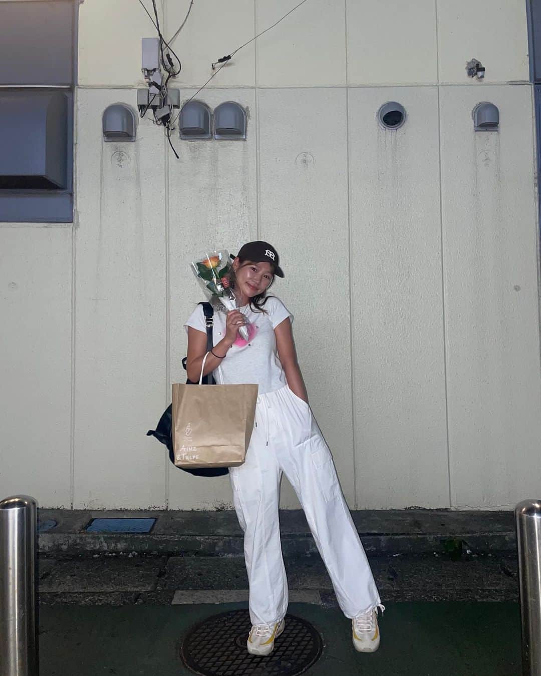 夏希リラさんのインスタグラム写真 - (夏希リラInstagram)「なんでもない日にお花もらうって すごーくすごーく嬉しいね🥺🩷 それをナチュラルにやるこの女すげええぇ👩卍」10月1日 0時12分 - rira_buu