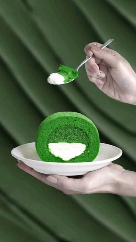 Matchæologist®のインスタグラム：「😍 Time for a matcha-waited break with these delightful 🍃🍰 #MatchaCakes! 👋 Hands up if you’d love to dive into this #MatchaCreations prepared by @e.a.t.i.t_. . If you are looking to whip up some #Matchamazing treats, 👉 visit Matchaeologist.com and explore our range of artisanal matcha that will give you a myriad of possibilities in the kitchen! . 👉 Click the link in our bio @Matchaeologist. . Matchæologist® #Matchaeologist Matchaeologist.com」