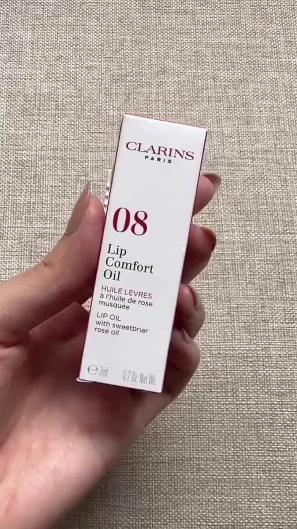 Clarins Middle Eastのインスタグラム：「لكل لوكاتك الوردية🩷 زيت ليب كومفورت رقم 8 ممتاز🍓⁣ ⁣ متوفر في بوتيكات كلارنس ومتاجرنا الالكترونية (الروابط في البايو)⁣⁣⁣⁣⁣⁣⁣⁣⁣⁣⁣⁣⁣⁣⁣⁣⁣⁣⁣⁣⁣⁣⁣⁣⁣⁣ ⁣ For all your pink makeup looks🩷 shade 08 of Lip Comfort Oil is pretty sweet🍓⁣ (📷 dannysoatlatte on TikTok)⁣ ⁣ ⁣Available at Clarins boutiques and on our e-stores (links in bio)⁣⁣⁣⁣⁣⁣⁣⁣⁣⁣⁣⁣⁣⁣⁣⁣⁣⁣⁣⁣⁣⁣⁣⁣ ⁣ #Clarins #ClarinsME #SkinCare #SelfCare #Beauty #كلارنس #العناية_بالنفس」