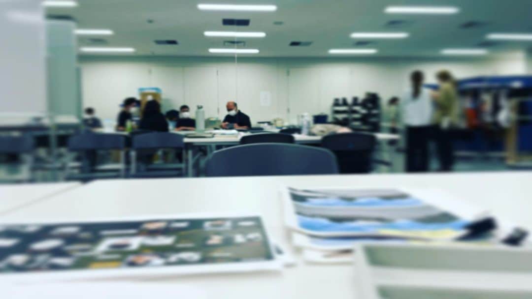 佐藤東弥さんのインスタグラム写真 - (佐藤東弥Instagram)「衣装合わせ 説明することがあまりに多くて 喋りながら自分で戦慄してる」10月1日 0時16分 - touyasato