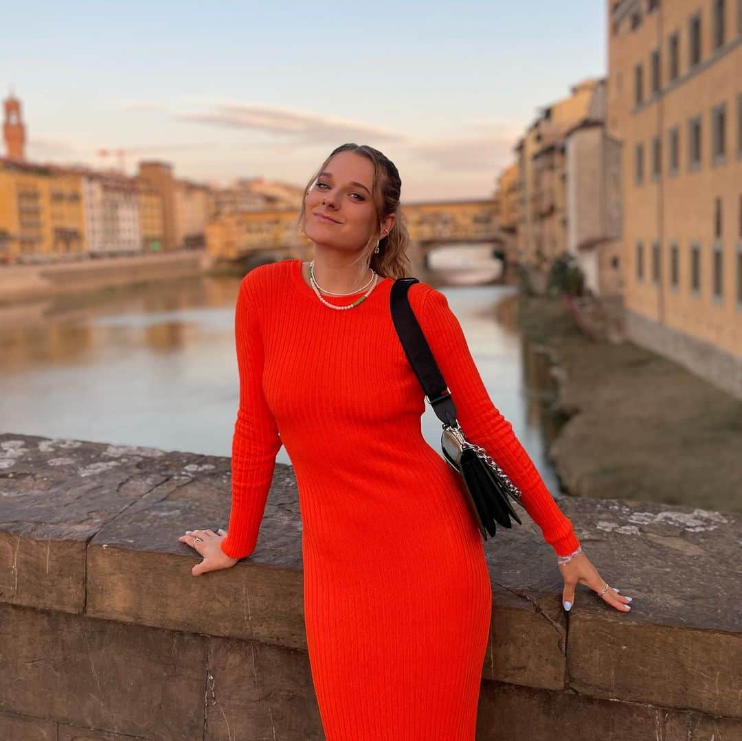 ラウラ・デ・ウィットのインスタグラム：「Bringing Italy some Dutch flavor 🐚🤍」