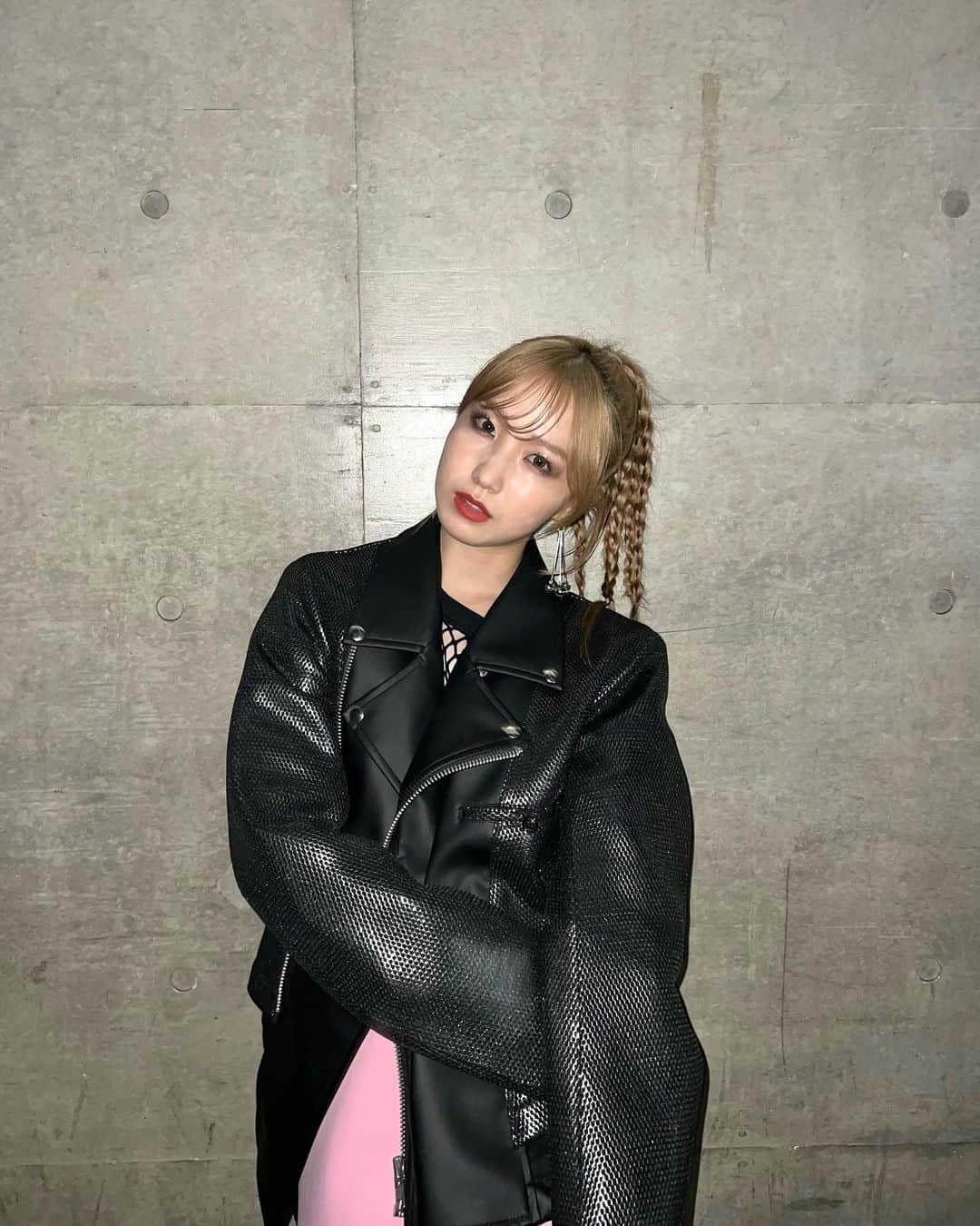 のインスタグラム：「.  RakutenGirlsAward2023SS⚡️ ありがとうございました🖤  たくさんお写真撮ってもらえて嬉しかったな〜☺︎  @girlsaward_official🪐」