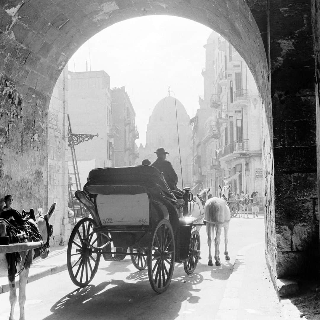 lifeさんのインスタグラム写真 - (lifeInstagram)「Scenes from Cairo, Egypt - December, 1942.   (📷 Alfred Eisenstaedt/LIFE Picture Collection)   #LIFEMagazine #LIFEArchive #AlfredEisenstaedt #1940s #Egypt #Africa #Destinations #Travel」10月1日 0時38分 - life