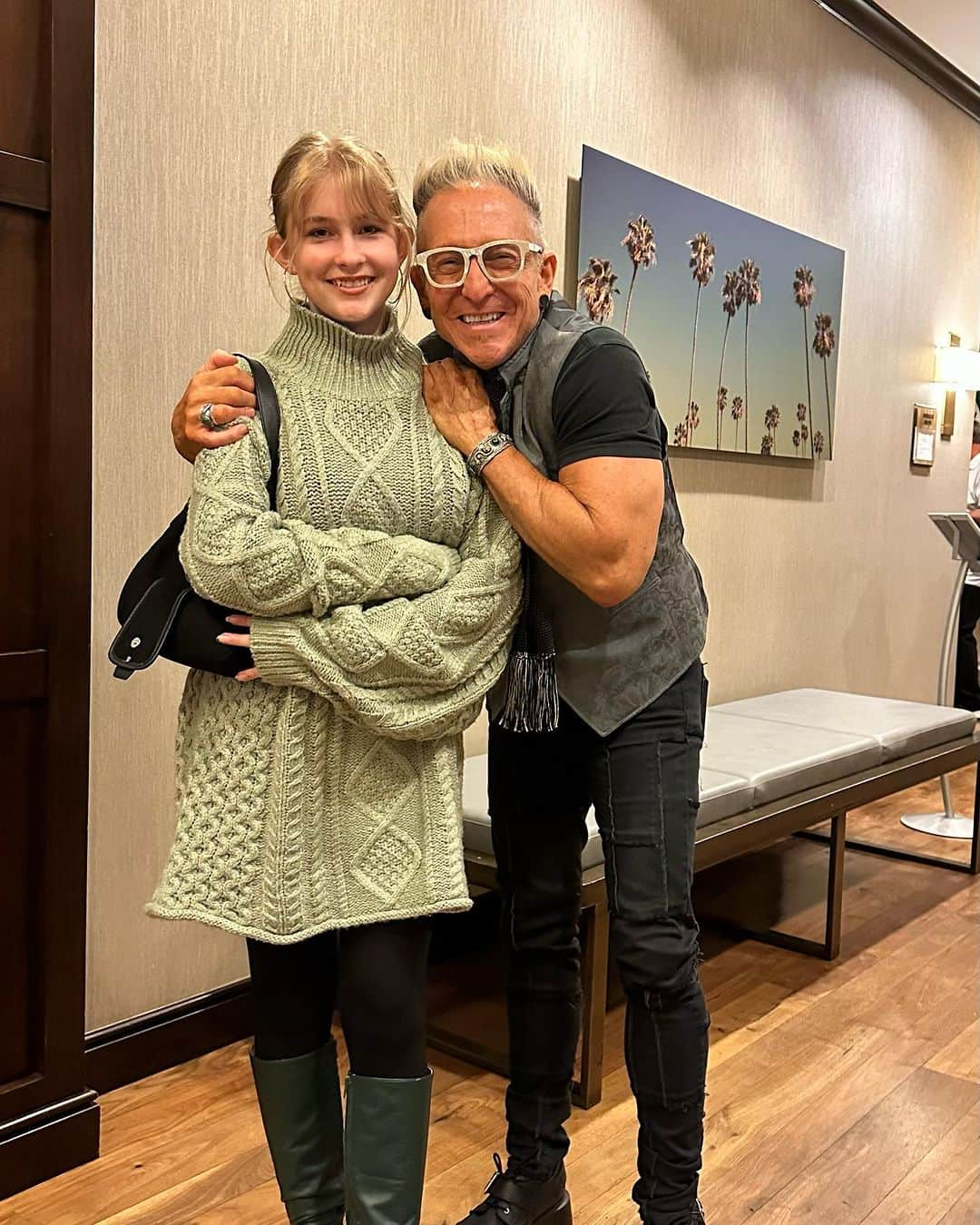 マーク・シュルマンのインスタグラム：「I love my teen wolf! #happypapa @markyplanet @sashakrivtsov_art_photography」