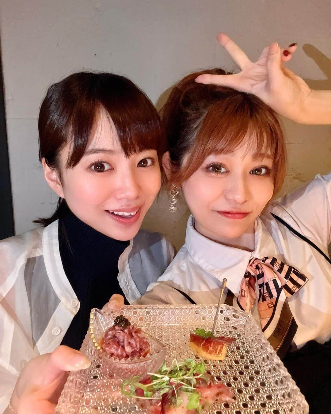 高橋里彩子のインスタグラム：「肉ーー♡ 天宮ちゃん @amamiya_kanan   赤坂にある焼肉屋『えいとまん』@yakiniku8man さんに💖  あまちゃんと💓💓 ちゃんとゆっくり話せたし、 可愛すぎて、楽しすぎて時間足りなかった！ 今度はお家で語ろう😍  ここね、  お肉を目の前で一つ一つ丁寧に 焼いてくれるの🥩 美味しかったし、接客丁寧すぎて、 優しすぎてやばかった！  ゆっくり語れて 美味しいし、個室もあるから 楽しかった❤️❤️   赤坂 焼肉【えいとまん】  📍東京都港区赤坂3-6-17東洋グリーン赤坂ビルB1F  https://yakiniku8man.owst.jp/        #えいとまん #赤坂焼肉 #赤坂見附焼肉 #焼肉オススメ #赤坂 #赤坂見附 #東京 #tokyo #焼肉部 #課外活動 #焼肉 #肉好き #肉女子 #焼肉女子会 #焼肉デート #赤坂グルメ  #food #yummy #美味しい #エイトマン」