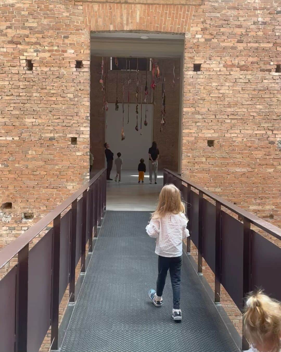 太田エイミーのインスタグラム：「My first time at @pinacotecasp one of the most iconic museums in Brazil. The building itself is stunning. There are temporary exhibitions as well as their permanent collections. Saturdays have free entrance but better to “buy” your free ticket online to jump the long line. The cafe is nice too with seating outside overlooking the beautiful Luz gardens.」