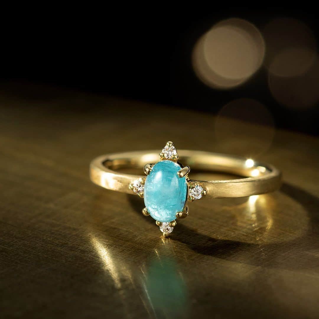 ビズーさんのインスタグラム写真 - (ビズーInstagram)「【October Birthstone Collection】  10月生まれのみなさま、お誕生日おめでとうございます🎉  10月の誕生石は、トルマリンとオパール。 全ての色があるといわれるカラフルなトルマリン 七色の虹が舞うオパール、 ひときわ色鮮やかな宝石が揃っています。  誕生石はあなたを見守る特別な存在。だからこそビズーでは、毎日、そして長年身につけられるシンプルなデザインや品質にこだわって、おつくりしています。あなたの心に響く、最愛の一本との出会いがありますように。  💎トルマリンの石言葉 寛大、潔白  💎オパールの石言葉 幸運、希望  — #BIZOUX #ビズー #多彩な天然石 #誕生石」10月1日 0時41分 - bizoux_jewelry