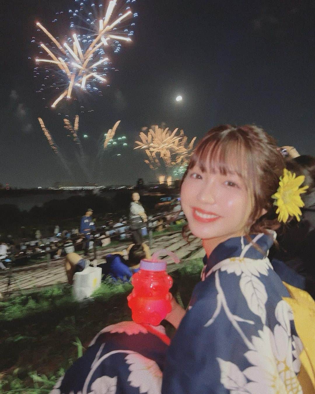 木下ひまりさんのインスタグラム写真 - (木下ひまりInstagram)「花火と月がとっても綺麗だった」10月1日 0時43分 - himari_kinoshita
