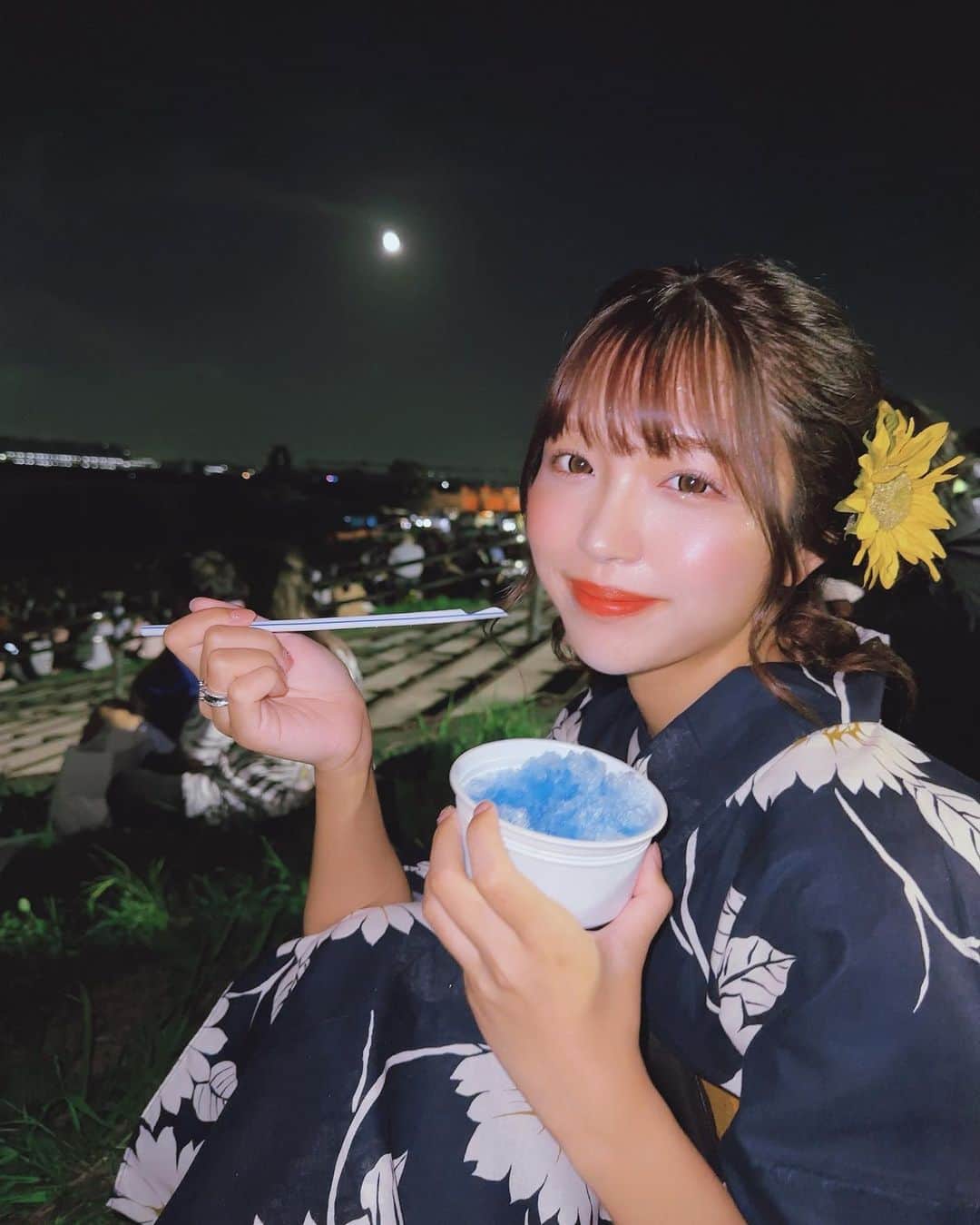 木下ひまりさんのインスタグラム写真 - (木下ひまりInstagram)「花火と月がとっても綺麗だった」10月1日 0時43分 - himari_kinoshita