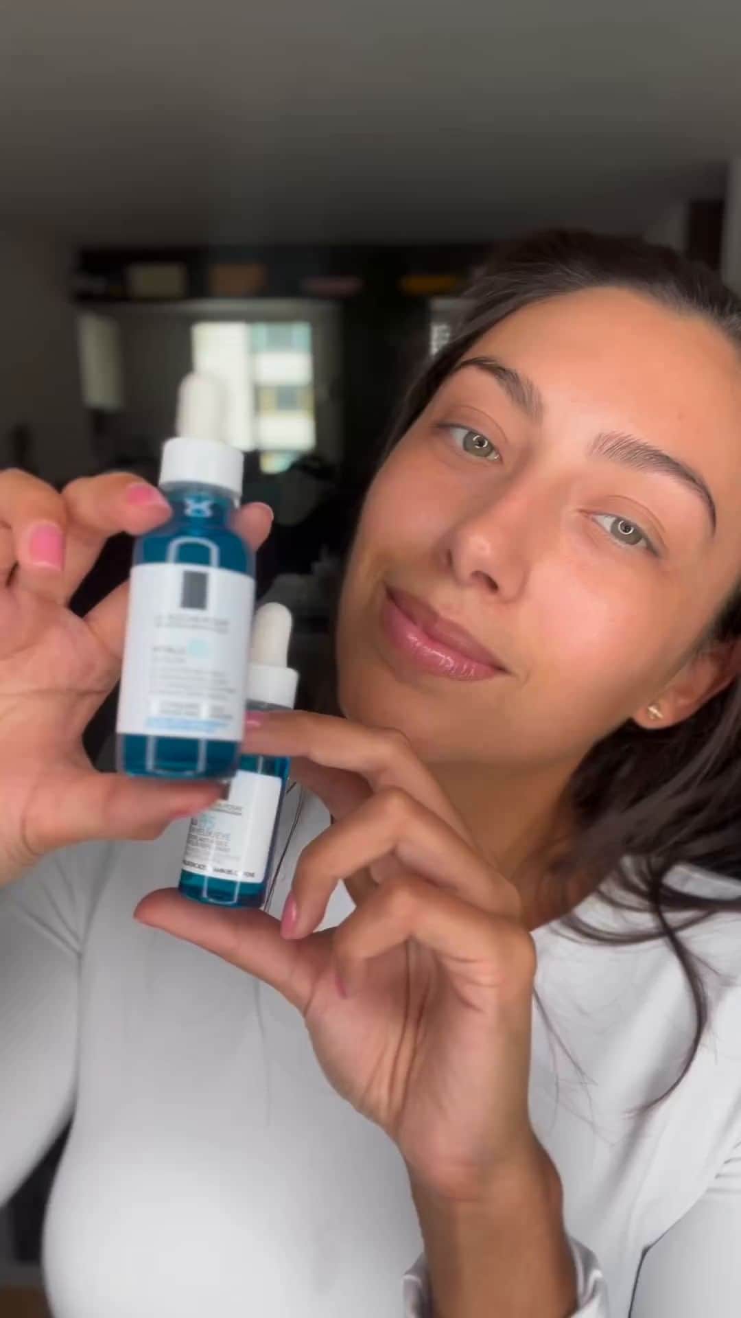 La Roche-Posayのインスタグラム：「@laura_caarolinaa shares her love for our Hyalu B5 eye serum and Hyalu B5 serum. 💙  ✨ Enriched with hyaluronic acid and vitamin B5 💧 Repairs and replumps the skin 👀 Reduces appearance of fine lines and wrinkles   Do you know anyone looking to hydrate their skin? Tag them below!   All languages spoken here! Feel free to talk to us at anytime. #larocheposay #LRPlove #hyaluB5 #hyaluronicacid #serum #antiageing #sensitiveskin Global official page from La Roche-Posay, France.」