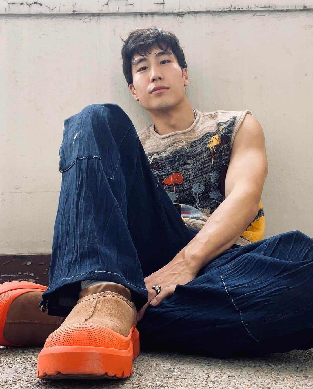 アグのインスタグラム：「We'd touch that fire for @youngmazino in the Tasman Weather Hybrid. Right, @sza?    #UGG #UggSeason #YoungMazino #MensFashion」