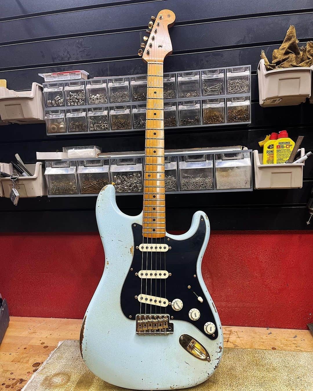 Fender Guitarのインスタグラム：「Take the stage with this Sonic Blue Strat from @Levi_Perry in the @Fendercustomshop. It features a maple neck, 3-ply Black pickguard and Gold hardware. What’s your favorite feature on this one?」