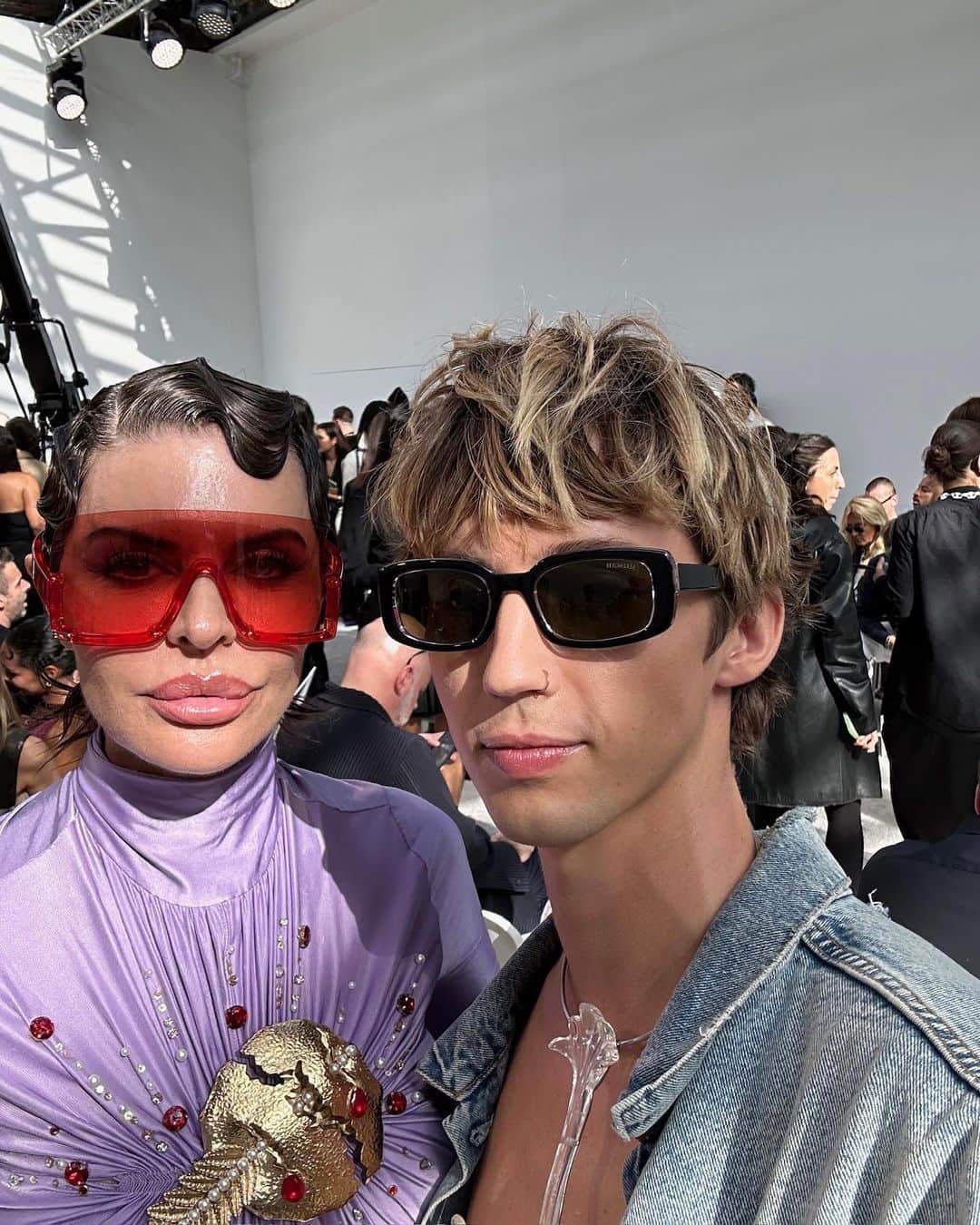 トロアイ・シヴァンのインスタグラム：「First person I’ve ever asked for a photo @lisarinna @rabanne」