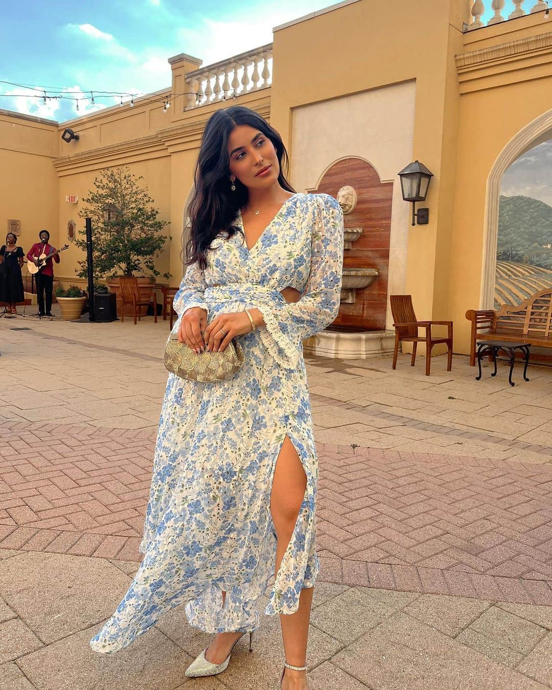 Sazan Hendrixさんのインスタグラム写真 - (Sazan HendrixInstagram)「Mom off duty 💙 An unforgettable night at the @africanewlife gala 🌟 Together, we raised funds for a beautiful cause, bringing hope and change to countless families and children’s lives. Grateful to be part of this impactful journey.🫶🏽 #ANLgala #leteverychilddream」10月1日 1時11分 - sazan